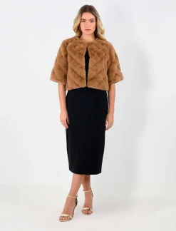 Store Shelter Women Outerwear