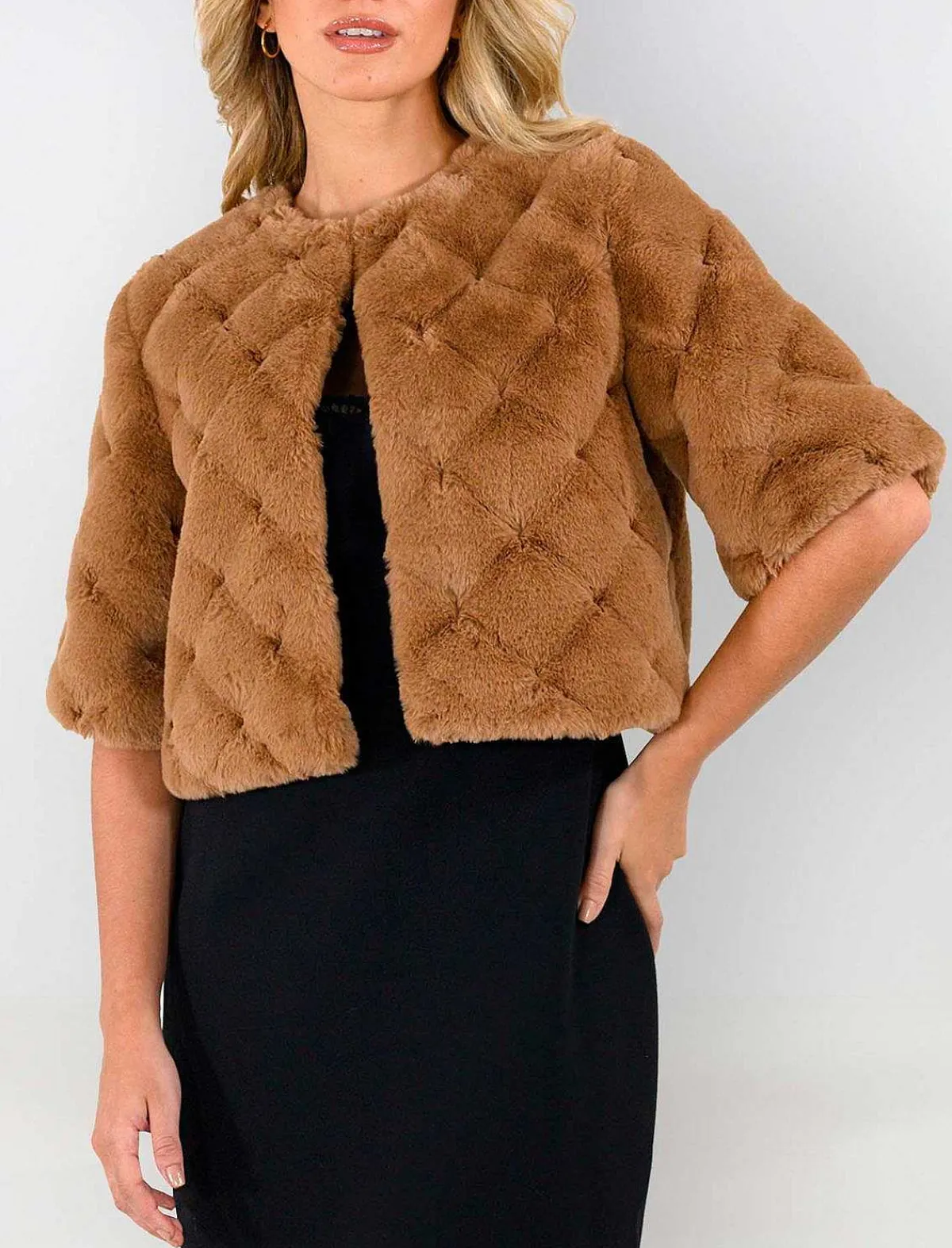 Store Shelter Women Outerwear