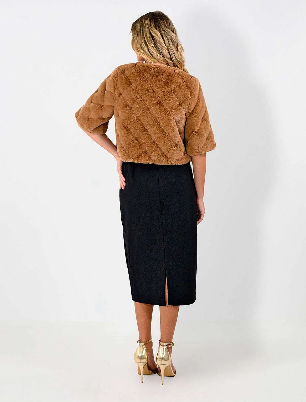 Store Shelter Women Outerwear